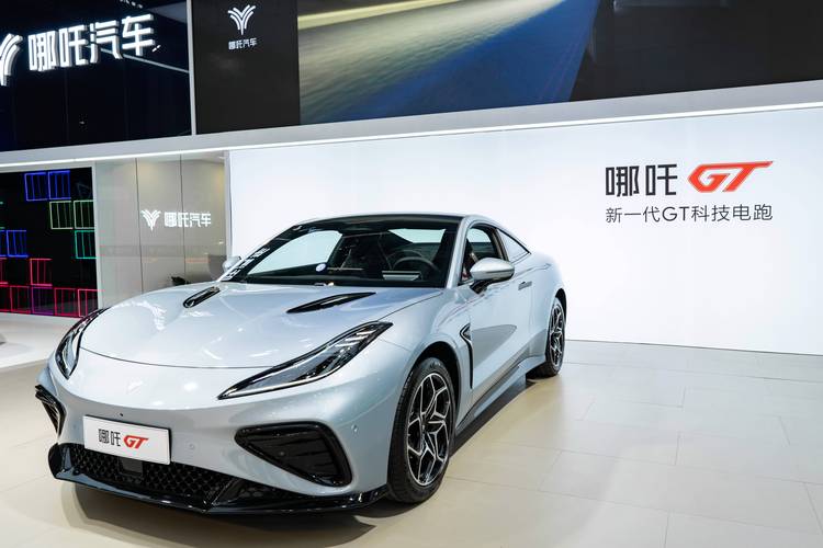 成都都江堰市银建兴企业管理咨询哪吒汽车在智能汽车领域的表现，领途汽车在新能源汽车市场中的影响力